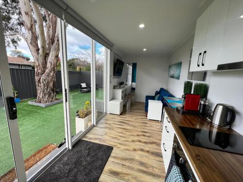 المرافق, Tiny House in Belconnen 1BR Self Contained Wine (Tiny House in Belconnen 1BR Self Contained Complete Home Filtration as seen on The Block Phillip Isl) in شمال غرب كانبيرا الريفية المرافق, Tiny House in Belconnen 1BR Self Contained Wine (Tiny House in Belconnen 1BR Self Contained Complete Home Filtration as seen on The Block Phillip Isl) in شمال غرب كانبيرا الريفية