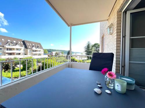 Balkon/Terrasse, `Kapitänslounge` vollsanierte Fewo mit Blick auf die Flensburger Förde (`Kapitanslounge` vollsanierte Fewo mit Blick auf die Flensburger Forde) in Flensburg Balkon/Terrasse, `Kapitänslounge` vollsanierte Fewo mit Blick auf die Flensburger Förde (`Kapitanslounge` vollsanierte Fewo mit Blick auf die Flensburger Forde) in Flensburg