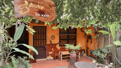 Garden, Homestay Da Nang Full House in Hoa Minh Garden, Homestay Da Nang Full House in Hoa Minh
