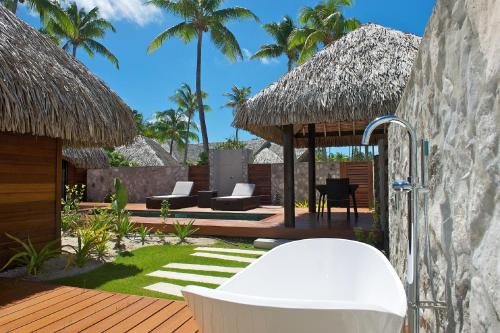 Garden, Hotel Kia Ora Resort and Spa in Rangiroa Garden, Hotel Kia Ora Resort and Spa in Rangiroa