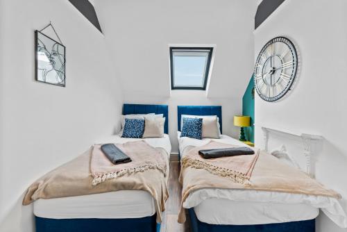 Quartos, Spacious Serenity - Stylish 6-Person Flat in Cardiff Bay Quartos, Spacious Serenity - Stylish 6-Person Flat in Cardiff Bay