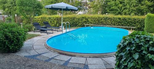 Swimming pool, Moderne120qm Ferienwohnung in ruhiger Lage Heusweiler - Saarland in Heusweiler Swimming pool, Moderne120qm Ferienwohnung in ruhiger Lage Heusweiler - Saarland in Heusweiler