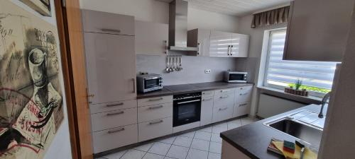 Kitchen, Moderne120qm Ferienwohnung in ruhiger Lage Heusweiler - Saarland in Heusweiler Kitchen, Moderne120qm Ferienwohnung in ruhiger Lage Heusweiler - Saarland in Heusweiler