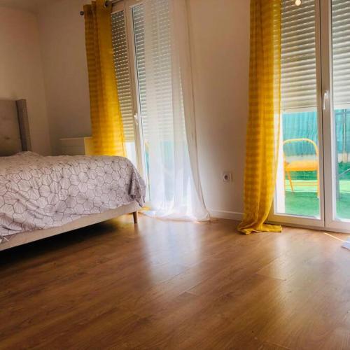 Super studio avec jardin in Mantes-la-Ville Super studio avec jardin in Mantes-la-Ville