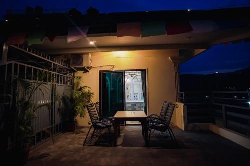 Balcony/terrace, Himalayan Guest House in Pokhara Balcony/terrace, Himalayan Guest House in Pokhara