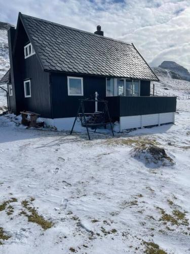 Unique and isolated cottage with stunning views in Hósvík Unique and isolated cottage with stunning views in Hósvík