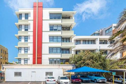 Beachfront Flat & Mountain View