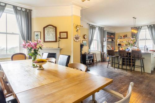 Létesítmények, Penyvoel Hall in Llandysilio Létesítmények, Penyvoel Hall in Llandysilio