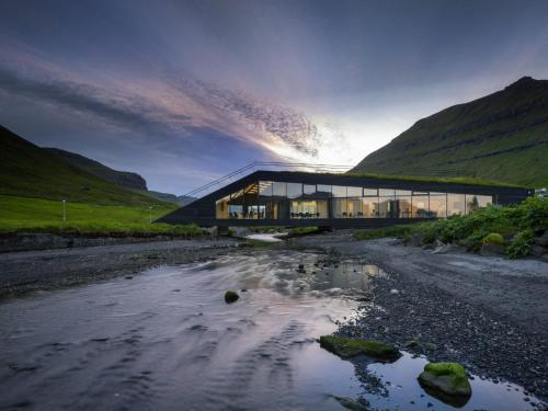 Oplev unikke Færøerne (Experience unique Faroe Islands holiday home by the sea with great views, fully equipped kitchen and) in Leirvík Oplev unikke Færøerne (Experience unique Faroe Islands holiday home by the sea with great views, fully equipped kitchen and) in Leirvík