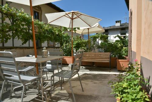 Balcony/terrace, La Sorgente al Roseto del Drago dimora storica in Ponte In Valtellina Balcony/terrace, La Sorgente al Roseto del Drago dimora storica in Ponte In Valtellina