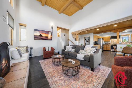 Hillside Haven Retreat - A Placitas Irvie Home in Santa Ana Pueblo (NM) Hillside Haven Retreat - A Placitas Irvie Home in Santa Ana Pueblo (NM)