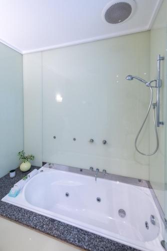 Facilities, Rhyll Haven Luxury Getaway Apartments in Rhyll Facilities, Rhyll Haven Luxury Getaway Apartments in Rhyll
