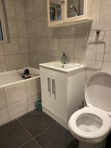 Bathroom, Art double bed room in Edgware Bathroom, Art double bed room in Edgware