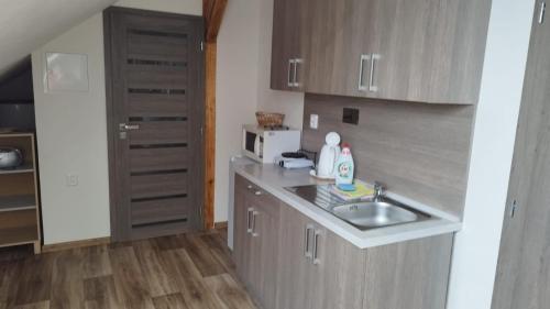 ห้องครัว, Penzion pod Březinkou (Penzion pod Brezinkou) in ซาเดก ห้องครัว, Penzion pod Březinkou (Penzion pod Brezinkou) in ซาเดก