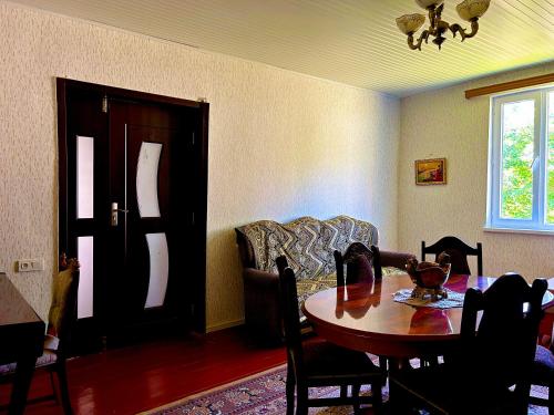Palvelut, Vaso's Guesthouse in Chiat'ura City Palvelut, Vaso's Guesthouse in Chiat'ura City