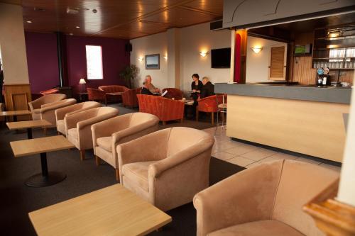 Bar/lounge, Kingsgate Hotel Dunedin near Knox Church Bar/lounge, Kingsgate Hotel Dunedin near Knox Church