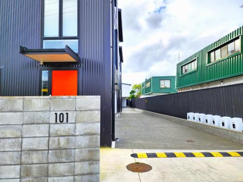 Entrance, U Suites on Rongotai Rd in Wellington Airport Entrance, U Suites on Rongotai Rd in Wellington Airport