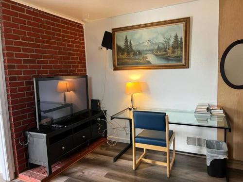 Affordable Private Rooms with Shared Bath Kitchen near SFO (SA) in Pacifica Affordable Private Rooms with Shared Bath Kitchen near SFO (SA) in Pacifica