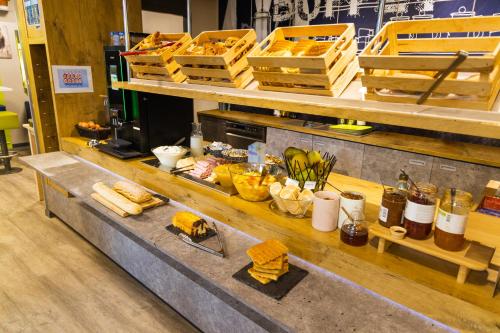 Food and beverages, ibis budget Paris Porte de Vanves in Vanves Food and beverages, ibis budget Paris Porte de Vanves in Vanves