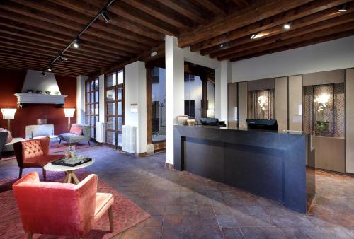 Фойє, Exe Casa de Los Linajes in Сеговія Фойє, Exe Casa de Los Linajes in Сеговія