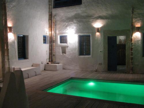 Kolam renang, Dar Michèle Djerba (Dar Michele Djerba) in Houmt Souk Kolam renang, Dar Michèle Djerba (Dar Michele Djerba) in Houmt Souk