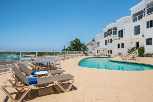 Luxe Beach Resort in Discovery Bay Luxe Beach Resort in Discovery Bay
