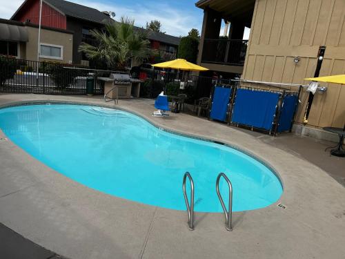 Swimming pool, Super 8 By Wyndham Red Bluff in Red Bluff (CA) Swimming pool, Super 8 By Wyndham Red Bluff in Red Bluff (CA)