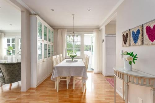 Villa Kesätie - Lakeside Paradise (Villa Kesatie - Lakeside Paradise) in Кильяванранта Villa Kesätie - Lakeside Paradise (Villa Kesatie - Lakeside Paradise) in Кильяванранта