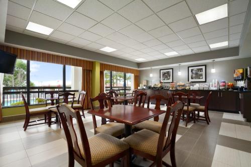 Faciliteiten, Super 8 By Wyndham Calhoun in Calhoun (GA) Faciliteiten, Super 8 By Wyndham Calhoun in Calhoun (GA)