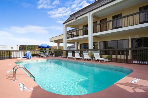 Zwembad, Super 8 By Wyndham Calhoun in Calhoun (GA) Zwembad, Super 8 By Wyndham Calhoun in Calhoun (GA)