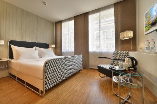 Guestroom, Three Crowns Hotel Prague in Prague 03 Guestroom, Three Crowns Hotel Prague in Prague 03