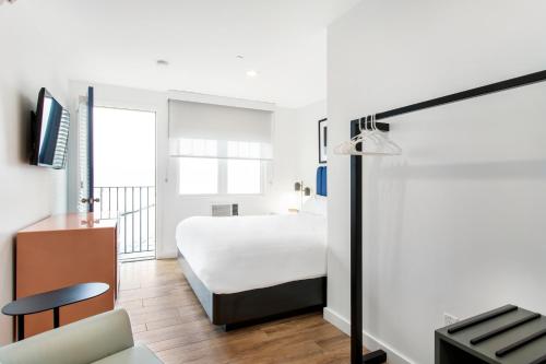 Grove Hotel in Fire Island (NY) Grove Hotel in Fire Island (NY)