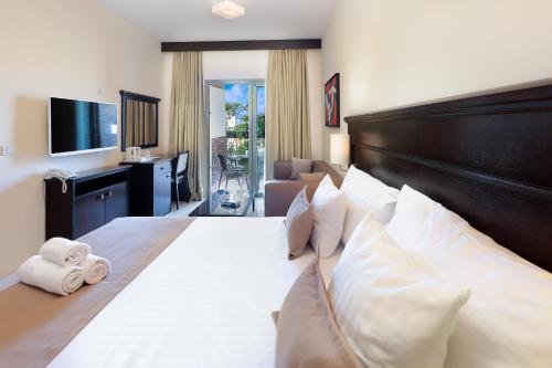 บลูเวฟ รีสอร์ท (Blue Waves Resort) in มาลินสกา บลูเวฟ รีสอร์ท (Blue Waves Resort) in มาลินสกา