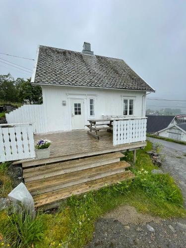 Bejárat, Stasjonen - Sørvågen (Stasjonen - Sørvagen) in Sorvagen Bejárat, Stasjonen - Sørvågen (Stasjonen - Sørvagen) in Sorvagen