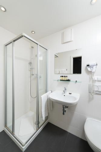 Koupelna, Hotel Munich Inn - Design Hotel in Mnichov Koupelna, Hotel Munich Inn - Design Hotel in Mnichov