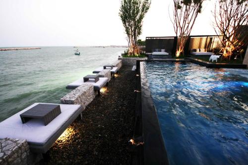 Swimming pool, Cher Resort in Cha Am Beachfront Swimming pool, Cher Resort in Cha Am Beachfront