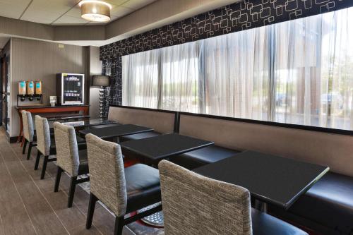 餐飲選擇, Hampton Inn Columbus/Delaware I-71 North in 森伯里 餐飲選擇, Hampton Inn Columbus/Delaware I-71 North in 森伯里