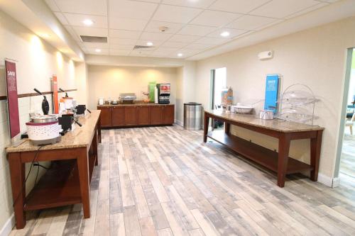 Food and beverages, Hampton Inn & Suites Palm Coast in Palm Coast (FL) Food and beverages, Hampton Inn & Suites Palm Coast in Palm Coast (FL)