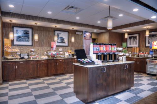 Food and beverages, Hampton Inn Crystal River in Crystal River (FL) Food and beverages, Hampton Inn Crystal River in Crystal River (FL)