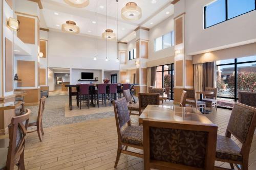 อาหารและเครื่องดื่ม, Hampton Inn & Suites Plattsburgh in แพลตต์สเบิร์ก (NY) อาหารและเครื่องดื่ม, Hampton Inn & Suites Plattsburgh in แพลตต์สเบิร์ก (NY)