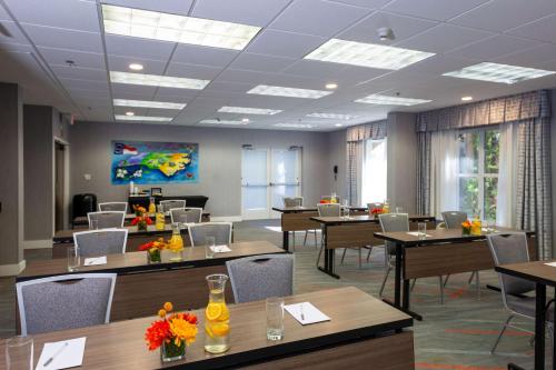 Salas de reuniones, Hampton Inn & Suites Raleigh Cary Lenovo Center in Southwest Raleigh Salas de reuniones, Hampton Inn & Suites Raleigh Cary Lenovo Center in Southwest Raleigh
