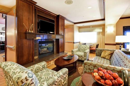 Αίθουσα υποδοχής, Hampton Inn and Suites Folsom in Φόλσομ(Καλιφόρνια) Αίθουσα υποδοχής, Hampton Inn and Suites Folsom in Φόλσομ(Καλιφόρνια)