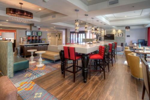 餐廳, 希爾頓歡朋酒店 - 密爾派塔斯 (Hampton Inn Milpitas Hotel) in 米爾皮塔斯 餐廳, 希爾頓歡朋酒店 - 密爾派塔斯 (Hampton Inn Milpitas Hotel) in 米爾皮塔斯