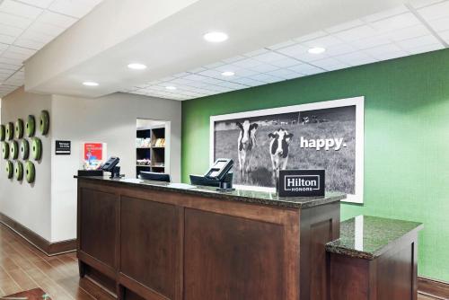 Előcsarnok, Hampton Inn & Suites Shreveport/Bossier City Airline Drive in Airline Park Estates Előcsarnok, Hampton Inn & Suites Shreveport/Bossier City Airline Drive in Airline Park Estates