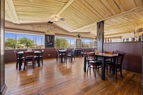 مطعم, Broken Spur Inn & Steakhouse in Torrey مطعم, Broken Spur Inn & Steakhouse in Torrey