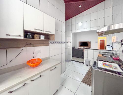 Cocina, Otima casa com WiFi e churrasqueira em Bertioga SP in San Sebastián (Sao Paulo) Cocina, Otima casa com WiFi e churrasqueira em Bertioga SP in San Sebastián (Sao Paulo)