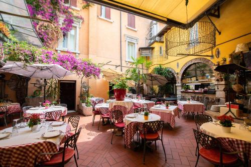 Εστιατόριο, Alessi Hotel Trattoria in Ντεσεντζάνο Ντελ Γκάρντα Εστιατόριο, Alessi Hotel Trattoria in Ντεσεντζάνο Ντελ Γκάρντα