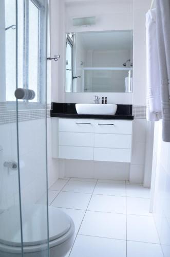Bathroom, Rede Andrade San Martin in Curitiba Bathroom, Rede Andrade San Martin in Curitiba