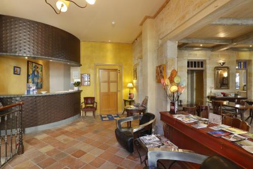 Lobby, Qualys-Hotel Bordeaux La Tour Intendance near Girondin Monument Lobby, Qualys-Hotel Bordeaux La Tour Intendance near Girondin Monument