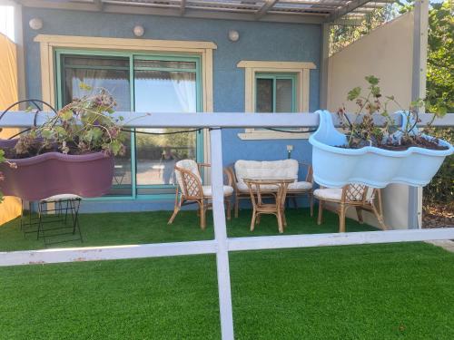 Kilátás, בקתה במטע מושב אליעד in Eliad Kilátás, בקתה במטע מושב אליעד in Eliad